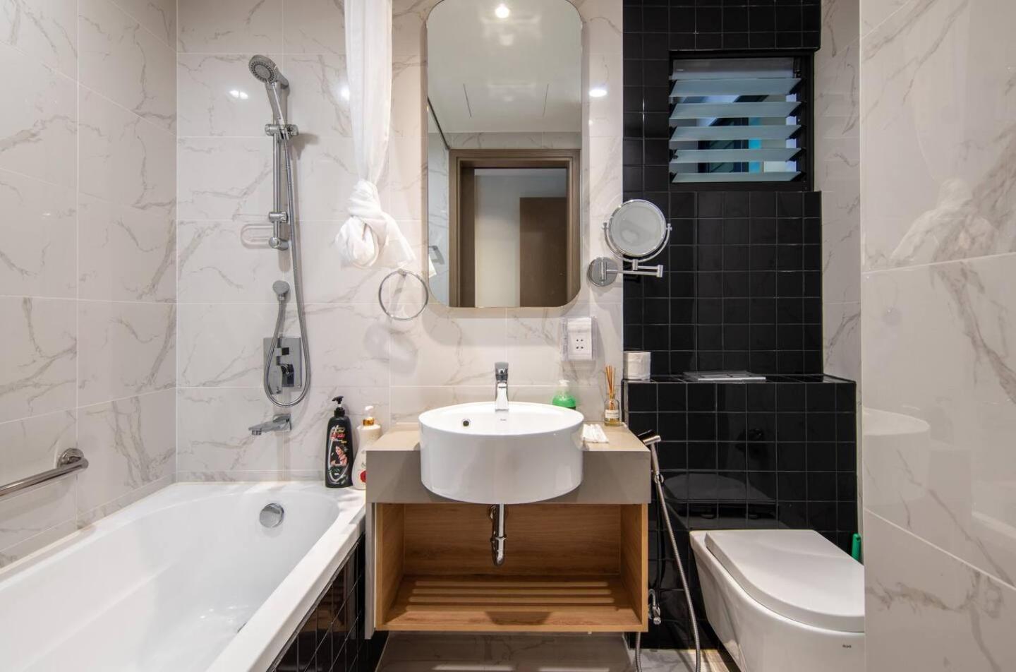 Luxury 2 Or 3Br Apartment In Dist 1 N Pool, Gym, Airport Pickup Bandar Ho Chi Minh Luaran gambar