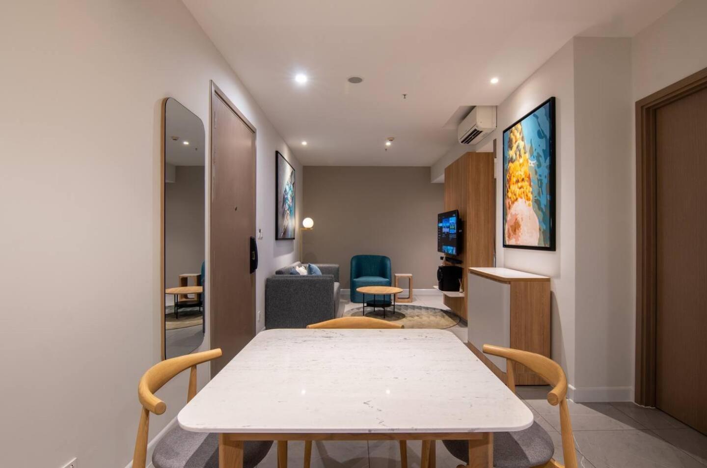 Luxury 2 Or 3Br Apartment In Dist 1 N Pool, Gym, Airport Pickup Bandar Ho Chi Minh Luaran gambar