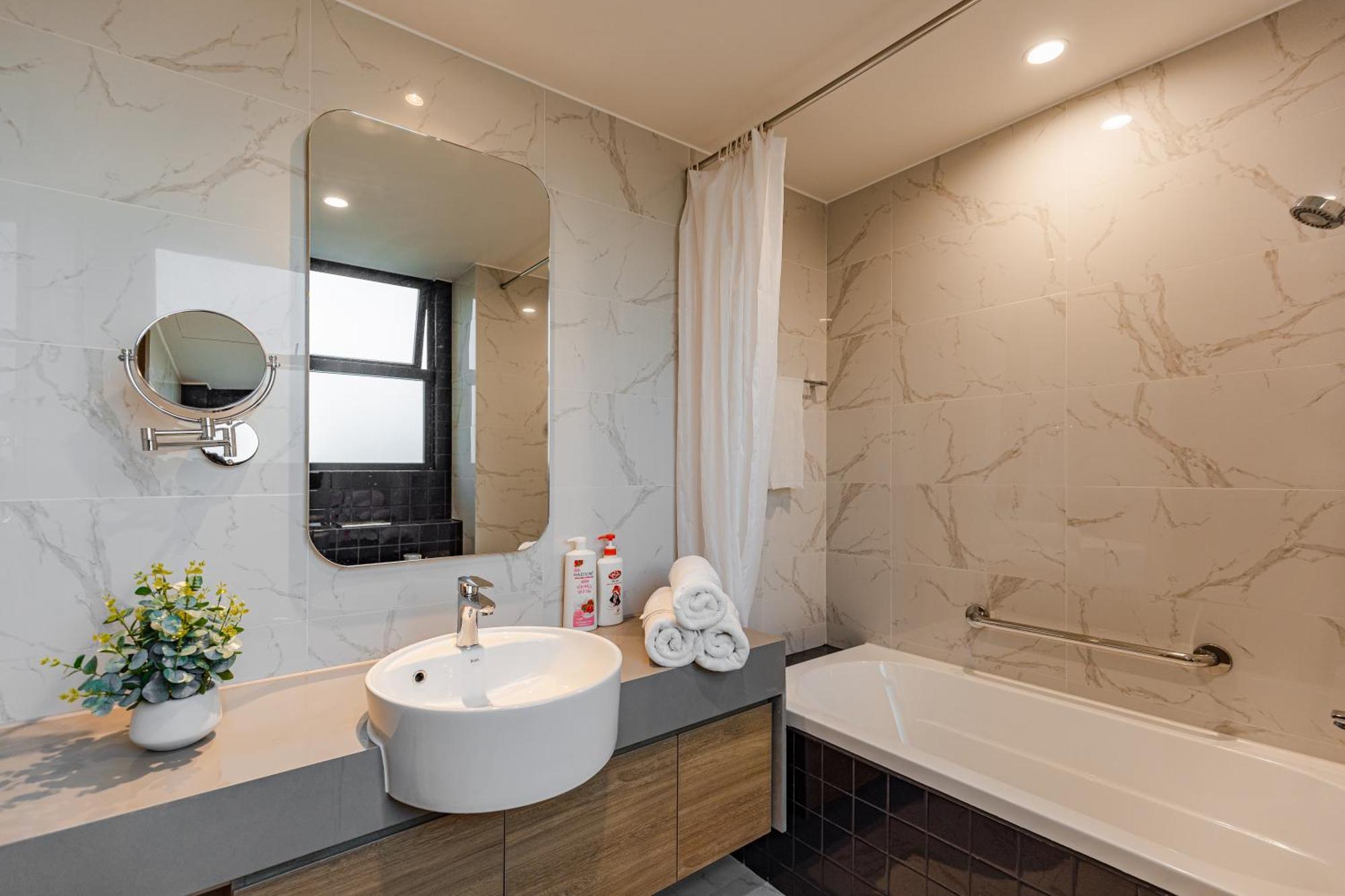 Luxury 2 Or 3Br Apartment In Dist 1 N Pool, Gym, Airport Pickup Bandar Ho Chi Minh Luaran gambar