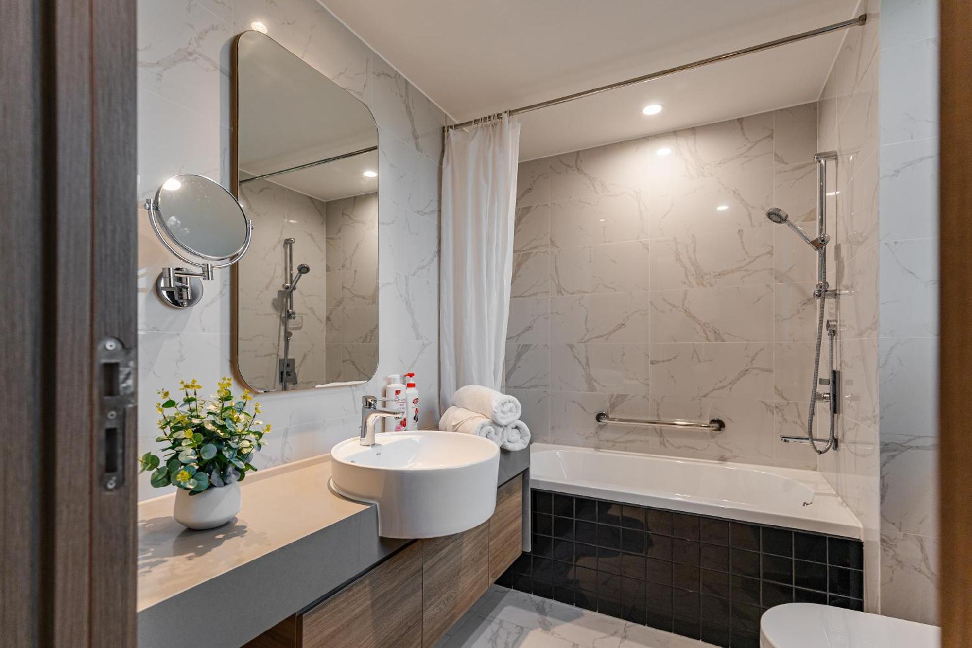 Luxury 2 Or 3Br Apartment In Dist 1 N Pool, Gym, Airport Pickup Bandar Ho Chi Minh Luaran gambar