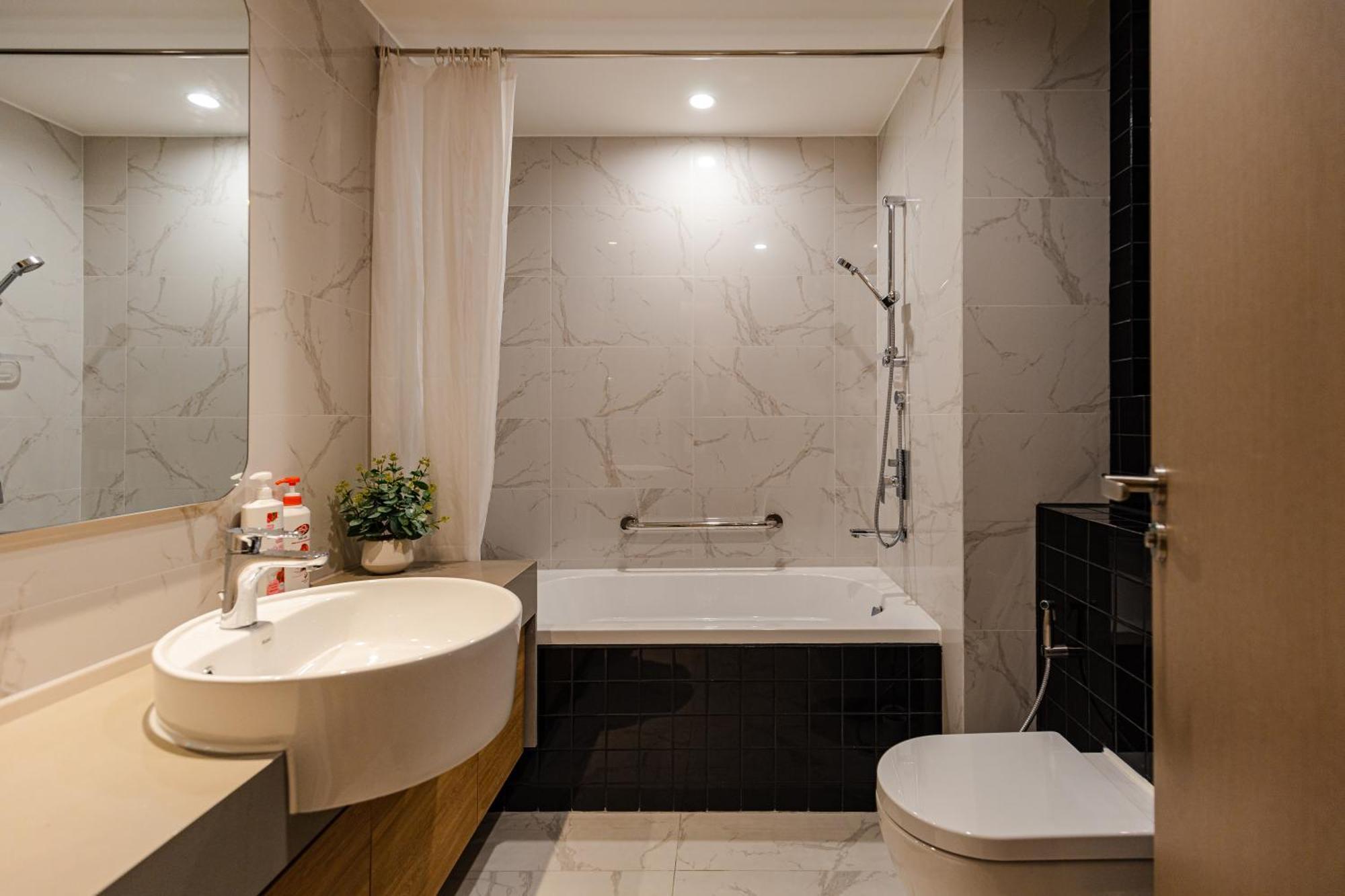 Luxury 2 Or 3Br Apartment In Dist 1 N Pool, Gym, Airport Pickup Bandar Ho Chi Minh Luaran gambar